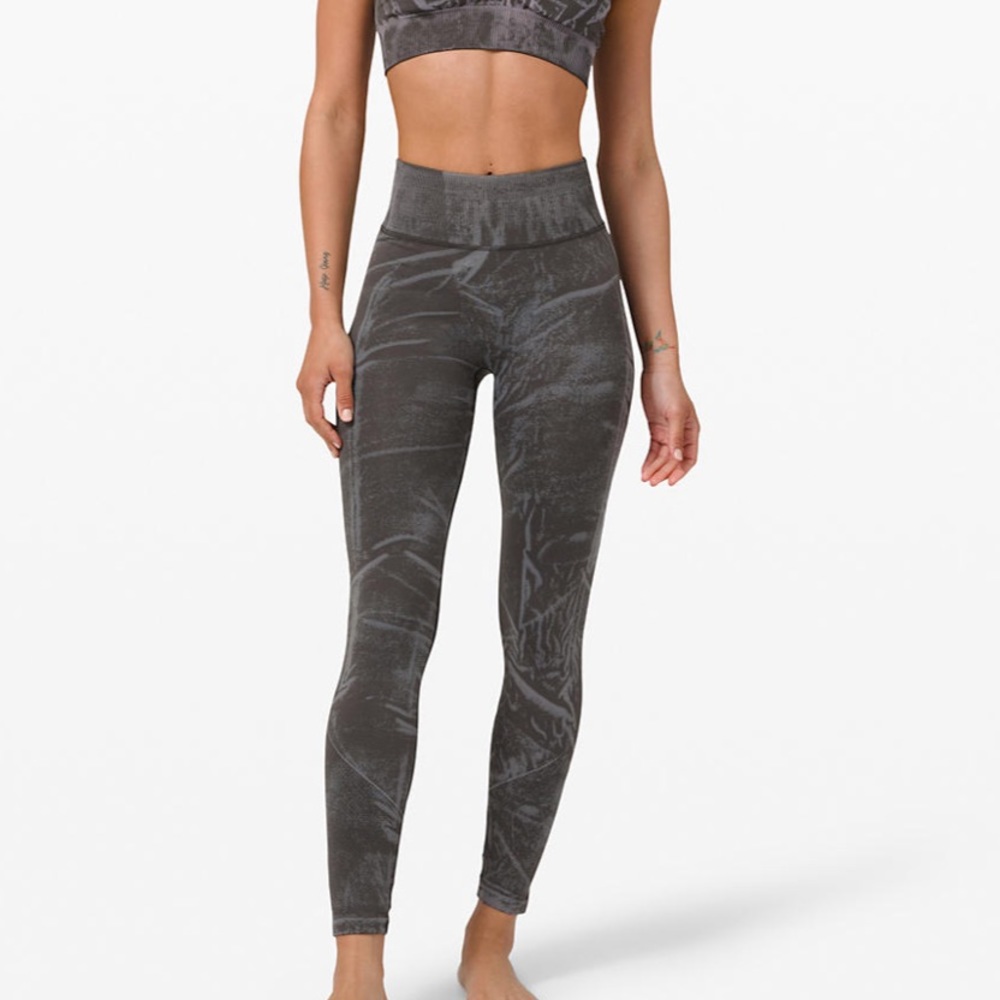 RARE LULULEMON Ebb to Street Tight